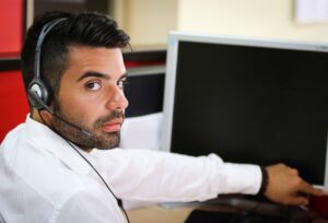 看護師がコールセンターで働く場合の給料はどのくらい？