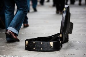 年収が下がった場合の対処法とはどのようなケースが考えられる？