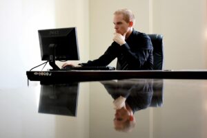 仕事を辞めるべきか続けるべきか、あなたの考え方はどう変わる？
