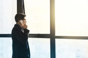 仕事を辞めるべきか続けるべきか、どう決断すればいい？