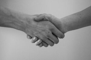 年収が下がらない転職の秘訣は？