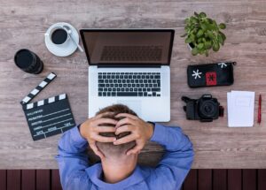 仕事を辞める勇気がないあなたへ、どうすれば前に進める？