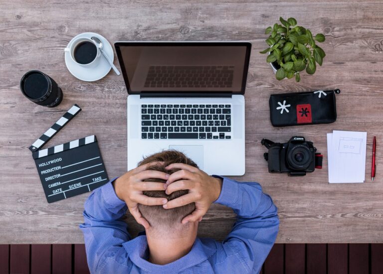 仕事を辞める勇気がないあなたへ、どうすれば前に進める？